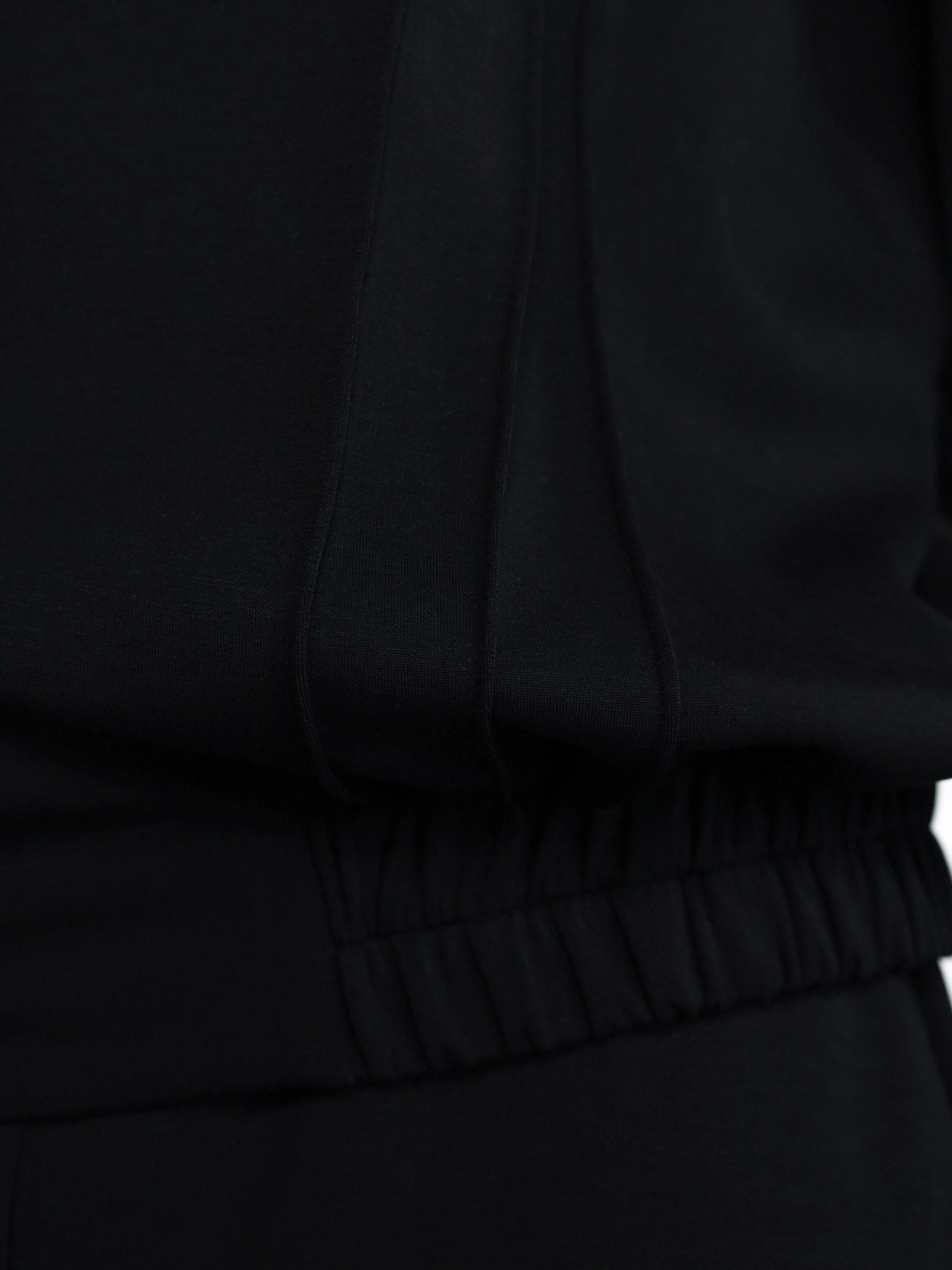 Жакет трикотажный черного цвета прямого кроя